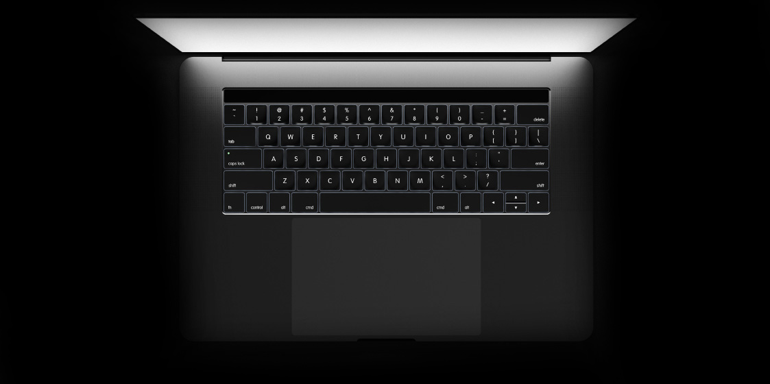 Eine Macbook-Tastatur von oben vor schwarzem Hintergrund