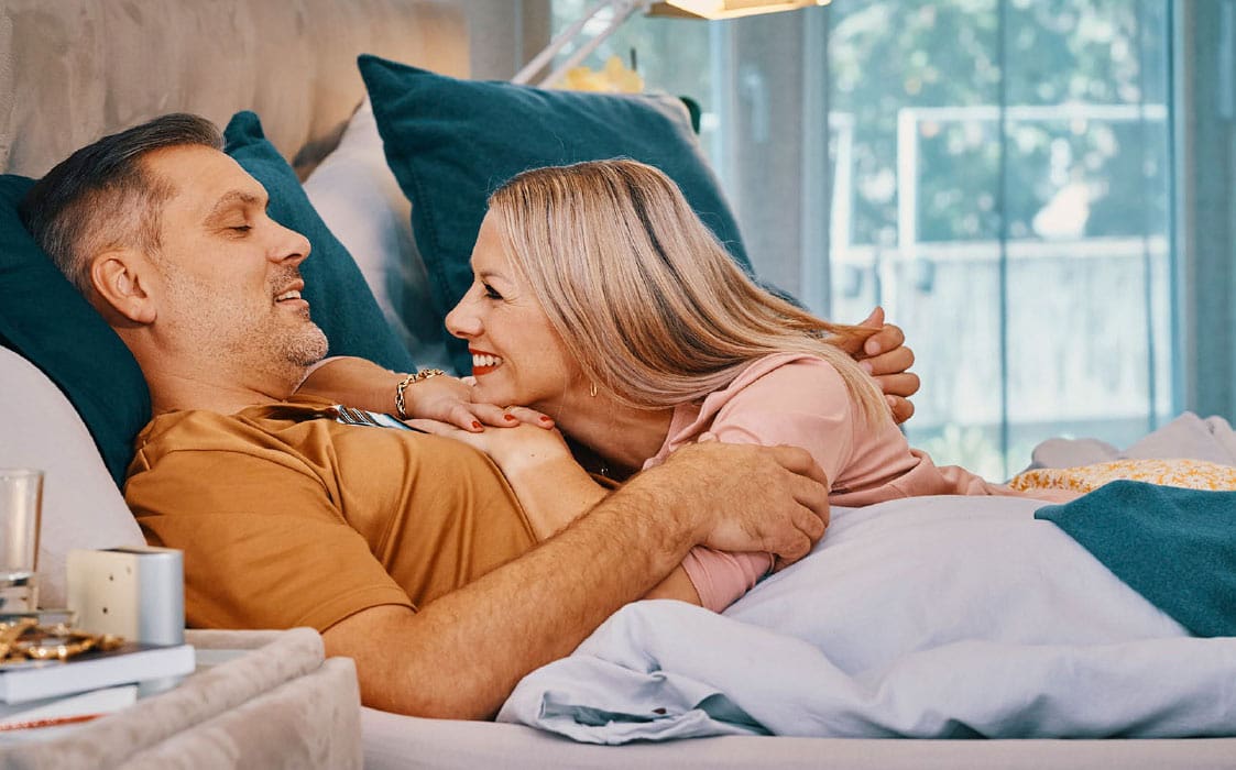 Personen auf dem Bett Ein Mitarbeiter von Spreitzer